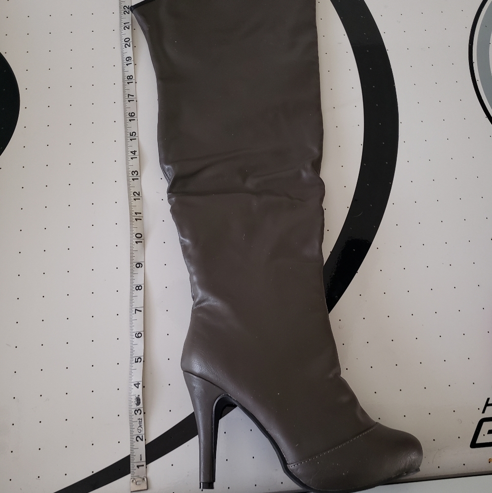 Boots - Picture 7 of 9